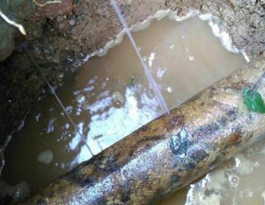 公主岭楼顶渗水维修公司分享下地暖漏水的原因及检测方法。